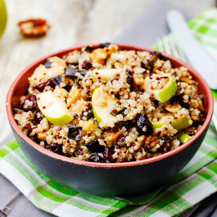 Salade de quinoa aux cranberries et noix